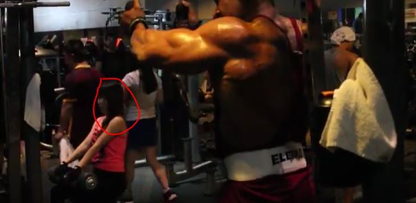 video-igedz-lagi-latihan-otot-bahu-di-mega-gym-osbond