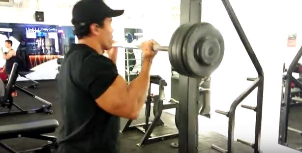 full-video-putu-sembah-program-latihan-otot-tangan-di-golds-gym-jakarta-barat