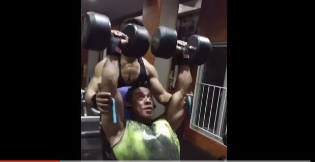 Video Dumbbell Shoulder Press Untuk Membentuk Otot Bahu Anda